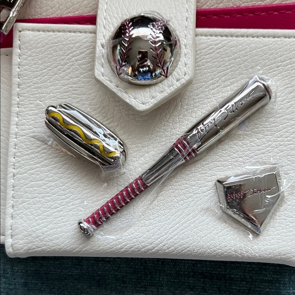 Betsey Johnson Hit Me Up White and Pink Bifold Wallet NWT - Picture 2 of 8